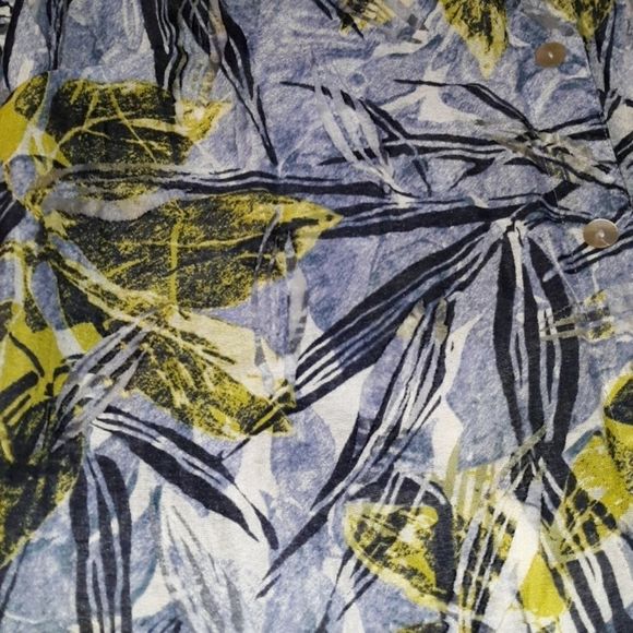 Hearts of Palm Woman Sheer‎ Burnout Button Up Shirt - Picture 3 of 8